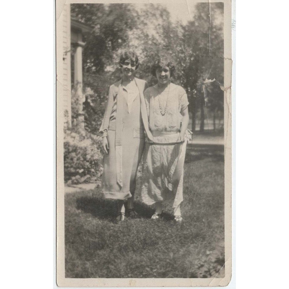 Vtg Snapshot 1920s Flapper Fashion Women Clinton Iowa IA Photo